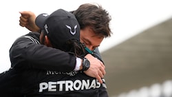 Von Kollegen zu Konkurrenten: Toto Wolff und Lewis Hamilton (Bild: AFP)