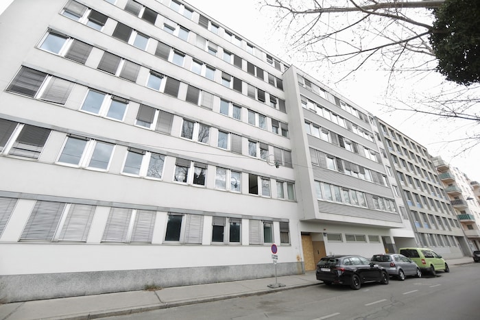 Das leer stehende Bürogebäude im 20. Bezirk wurde von Asylsuchenden besetzt.