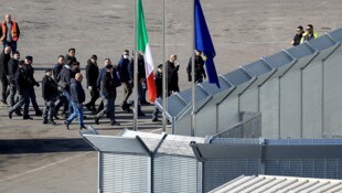 Auch wenn es ein Abkommen mit Drittstaaten gibt – wie zwischen Italien und Albanien – , heißt ...