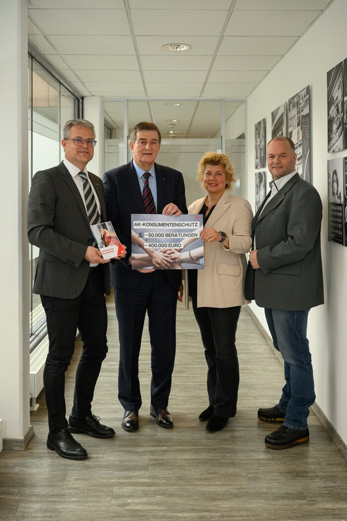 Stephan Achernig, Günther Goach, AK-Direktorin-Stellvertreterin Irene Hochstetter-Lackner und ...