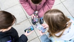 Suchtfördernde Online-Praktiken und glückspielartige Funktionen sollen künftig verboten sein.