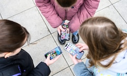 Suchtfördernde Online-Praktiken und glückspielartige Funktionen sollen künftig verboten sein.