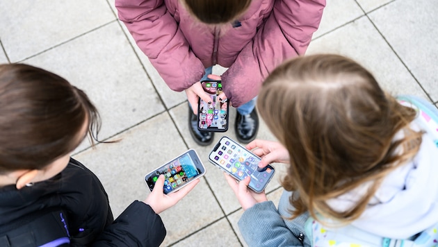 Suchtfördernde Online-Praktiken und glückspielartige Funktionen sollen künftig verboten sein.