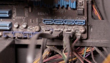 Eine regelmäßige Reinigung des Rechners ist entscheidend für die Funktionsfähigkeit und Leistung seiner Komponenten. (Bild: YarikL - stock.adobe.com)