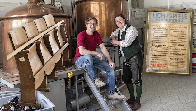 Niko Sindelar (li.) und Sasza Hauser (re.) freuen sich auf die Eröffnung ihres „Raxbräus“ am 21. März ab 13 Uhr. (Bild: Krone KREATIV/Doris Seebacher)