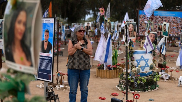 The festival site during a memorial event (Bild: MENAHEM KAHANA)