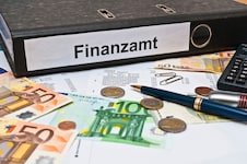 Aufgrund der Aussetzung der Abschaffung der Kalten Progression entgeht Steuerzahlern viel Geld. (Bild: stock.adobe.com null)
