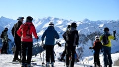 Skifahrer kommen in Salzburg in manchen Regionen noch bis weit nach Ostern auf ihre Kosten. (Bild: APA/BARBARA GINDL)