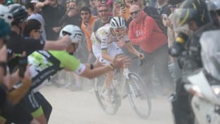 Tadej Pogacar hatte für die Gravel-Bike-WM in Nizza genannt – jetzt hofft Villach, dass der Slowene nach Kärnten kommt. (Bild: EXPA/ laPresse/ Luca Bettini)