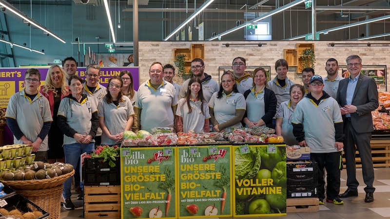 "Inclusion Week is an important step towards offering people with disabilities career prospects," says Billa Sales Director Thomas Steingruber (right). (Bild: Billa AG/Flohner Fotografie)