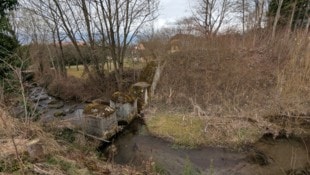 Das Wasser wird vom Gemmersdorfer Bach aus- und dann wieder eingeleitet. (Bild: Felix Justich)