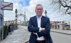 Bis zur Stadtgrenze gilt auf der B156a Tempo 50, dahinter sogar 100. Überall anders hat Djundja ...