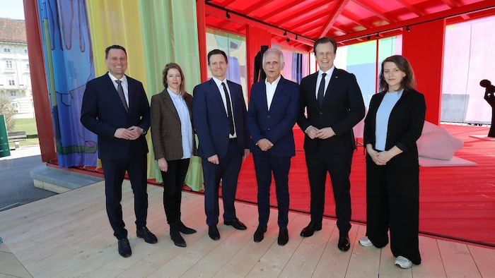Landesrat Kornhäusl mit dem UMJ-Team