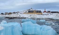 Eisberge im Hafen von Nuuk, die Wahl ist geschlagen.
