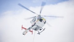 Der schwer Verletzte wurde mit dem Rettungshubschrauber Alpin 1 in das Klinikum Klagenfurt geflogen (Symbolbild). (Bild: Pressefoto Scharinger/Daniel Scharinger)