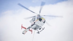 Der schwer Verletzte wurde mit dem Rettungshubschrauber Alpin 1 in das Klinikum Klagenfurt ...
