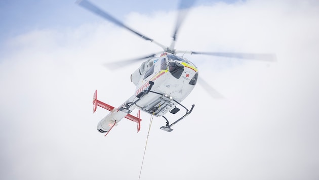 Der schwer Verletzte wurde mit dem Rettungshubschrauber Alpin 1 in das Klinikum Klagenfurt geflogen (Symbolbild). (Bild: Pressefoto Scharinger/Daniel Scharinger)