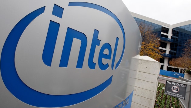 Chip giant Intel, once the absolute top dog in the industry, has missed out on the smartphone revolution and now also the AI revolution. (Bild: AP/Paul Sakuma)