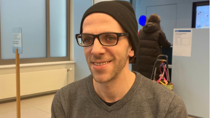 Ein gerissener Trickbetrüger hält die Wiener Polizei auf Trab. Wer kennt diesen Mann?