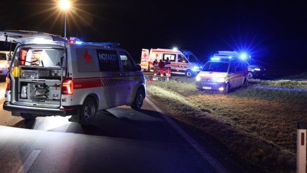 Der lebensgefährlich verletzte Mann und seine Mitfahrerin wurden in die Uniklinik geflogen. (Bild: BM d.V. Nico Schaden)