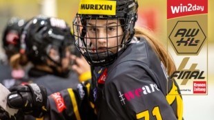 Wir feuern die Eishockey-Damen an.