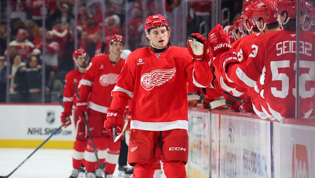 Detroit-Stürmer Marco Kasper spielt im Sommer in der „SHL“ in Kärnten mit.