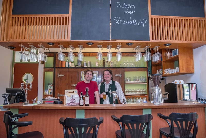 Auch eine gemütliche Bar gibt es im neuen „Raxbräu“.  (Bild: Seebacher Doris)