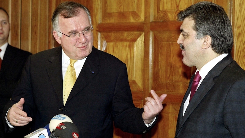 Walter Schwimmer in 2003 in his function as Secretary General of the Council of Europe. (Bild: AFP)