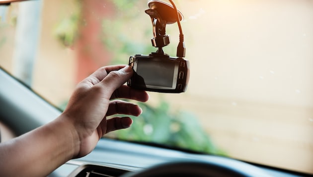 Unrestricted use of car cameras is not permitted in this country: strict rules apply to their use. (Bild: Watcharin - stock.adobe.com)