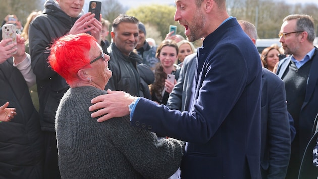 „So tolle Haare hätte ich auch gerne“, begrüßte Prinz William die rothaarige Lady.  (Bild: Chris Jackson)