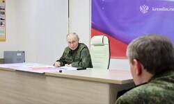 Ein deutliches Signal: Putin trat zum ersten Mal seit der Invasion in Uniform auf.