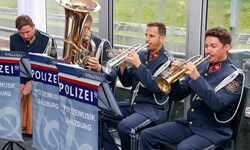 Ein Auftrittsverbot im Ausland und Stundenreduzierungen stehen bei der Salzburger Polizeimusik ...