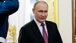 Kremlchef Wladimir Putin dankte US-Präsident Donald Trump für „seine Bemühungen, den Konflikt in der Ukraine zu regeln“. (Bild: APA/AFP/POOL/Maxim Shemetov)