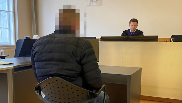 The accused Serb in the Feldkirch Regional Court. (Bild: Dorn Chantall)