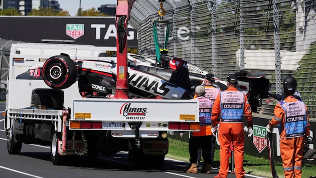 The Haas car was completely destroyed. (Bild: AP/Heath McKinley)