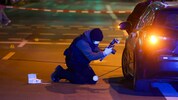 An dem Uber-Taxi mit der zerbrochenen Scheibe entdeckte die Polizei mehrere Hülsen einer ...
