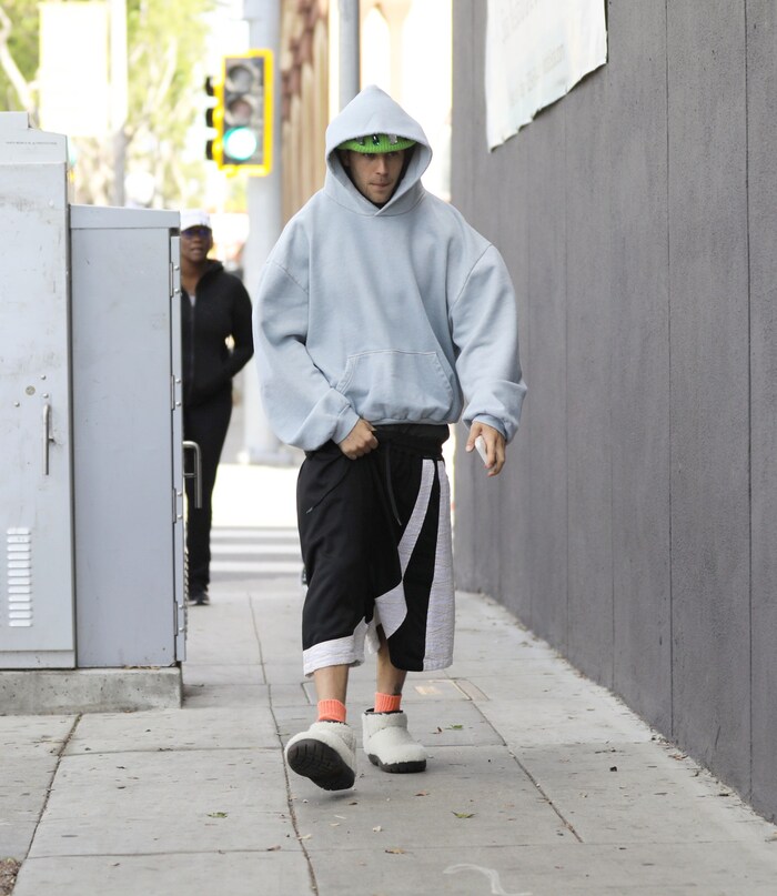 Justin Bieber wurde beim Verlassen des Vida Spa in West Hollywood gesichtet – nur kurze Zeit, ...