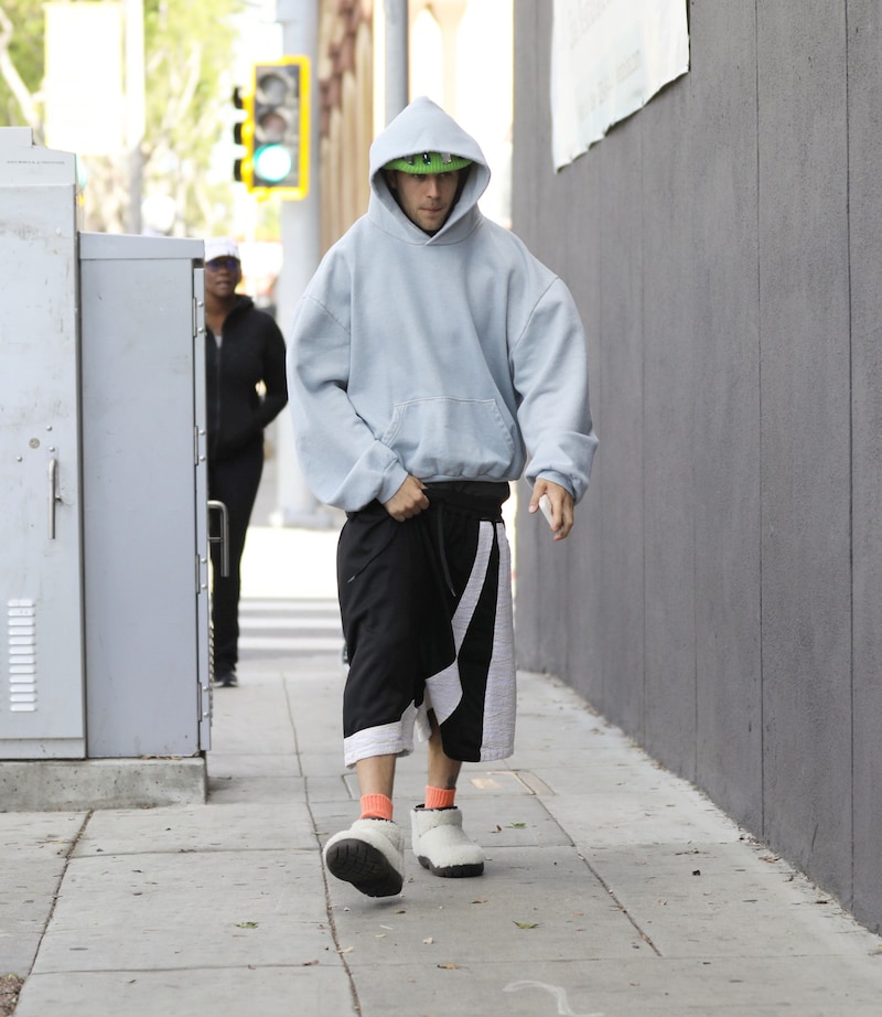 Justin Bieber was spotted leaving the Vida Spa in West Hollywood - just a short time after he caused a stir with a puzzling Instagram post. In it, the singer confessed that he was feeling "insincere". (Bild: Viennareport)