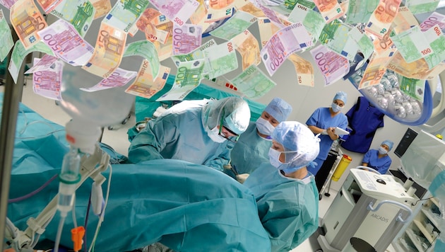 Money for an earlier surgery appointment or better treatment - the LGA now wants to take rigorous action against this. (Bild: Krone KREATIV/Christof Birbaumer / Kronenzeitung, stock.adobe.com)