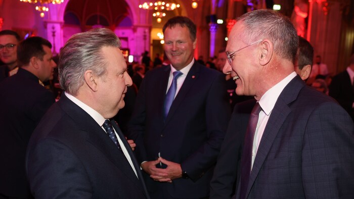Bürgermeister Michael Ludwig im Gespräch mit Innenminister Gerhard Karner.