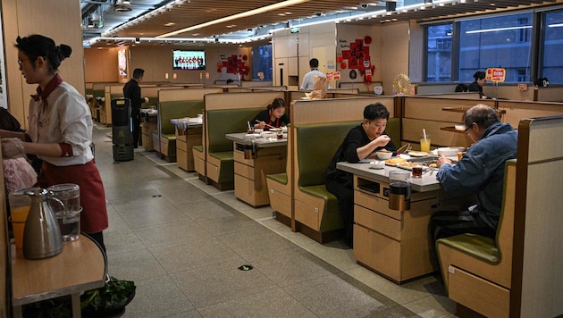 According to the restaurant in Shanghai, it cleaned and disinfected all the fire pans and cutlery in the branch in question. (Bild: JADE GAO)