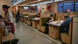 Das Restaurant in Shanghai reinigte und desinfizierte eigenen Angaben zufolge alle Feuertöpfe ...