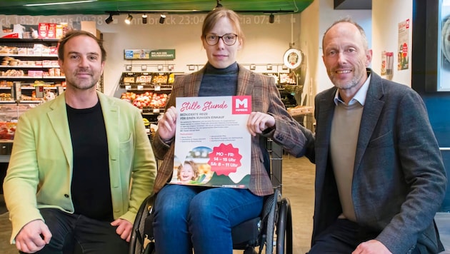 Pictured from left: Georg Ebster (ÖH), Alina Kühnel (Deputy Chairwoman of Autistenhilfe Tirol) and David Mölk (GF MPreis). (Bild: aylinyilmaz40721)