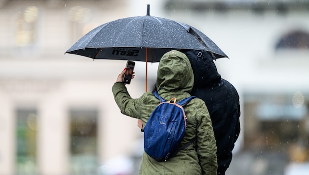 Ein Selfie im Regen ist noch am Samstag und bei vereinzelten Schauern am Sonntag möglich. (Bild: Kerschbaummayr Werner)