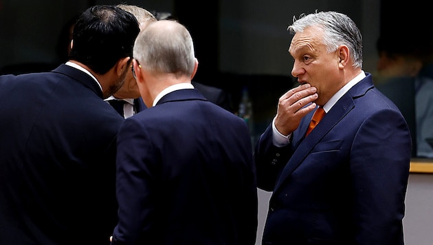 Ungarns Ministerpräsident Viktor Orbán wollte die Streichung der Oligarchen im Gegenzug für seine Zustimmung zu einer Verlängerung der Russland-Sanktionen. (Bild: APA/AP)