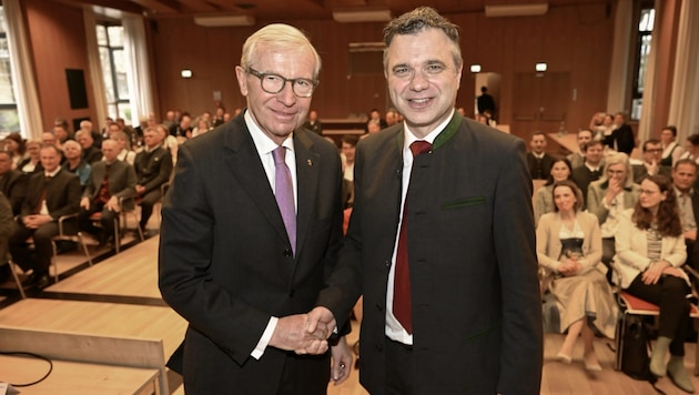 Governor Haslauer (left) swore in Quehenberger in Parsch. (Bild: Landwirtschaftskammer Salzburg/Wolfgang Dürnberger)