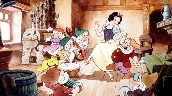 Die Darstellung von Zwergen wie im Disney-Original von 1937 sei „rückständig“, kritisierte Peter ...