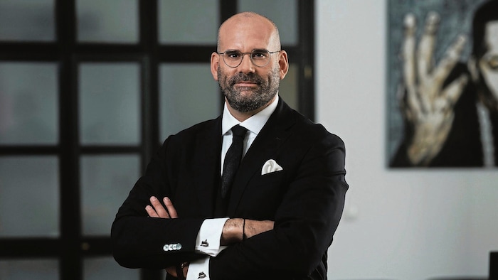 Klaus Ainedter vertritt den Angeklagten