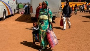 Im Sudan selbst herrscht derzeit die größte humanitäre Katastrophe, ein Bürgerkrieg hat ...