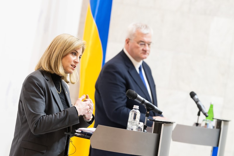 Der ukrainische Außenminister Andrij Sybiha (re.) und Außenministerin Beate Meinl-Reisinger (NEOS) (Bild: Michael Gruber)